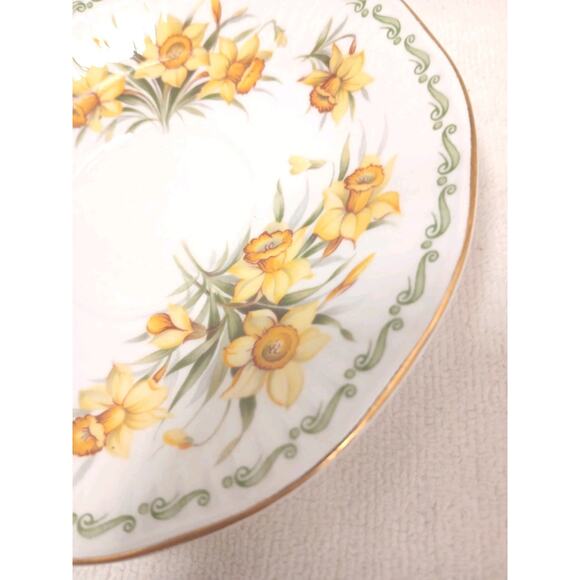 VNTG Queen’s March Daffodil Saucer White Fine Bone China Yellow Floral Dainty - Picture 14 of 15